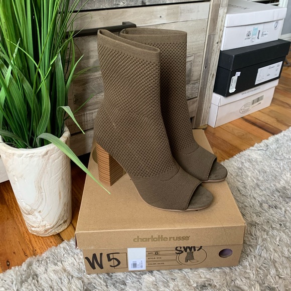 Steve Madden Shoes - Charlotte Russe Olive Heels size 6